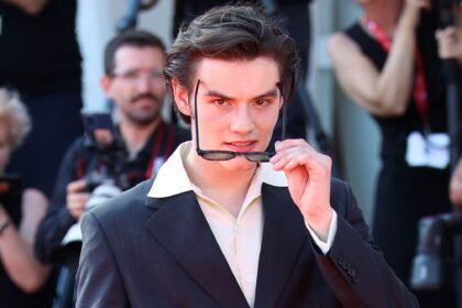 Louis Partridge Biography: Family, Movies, and Personal Life