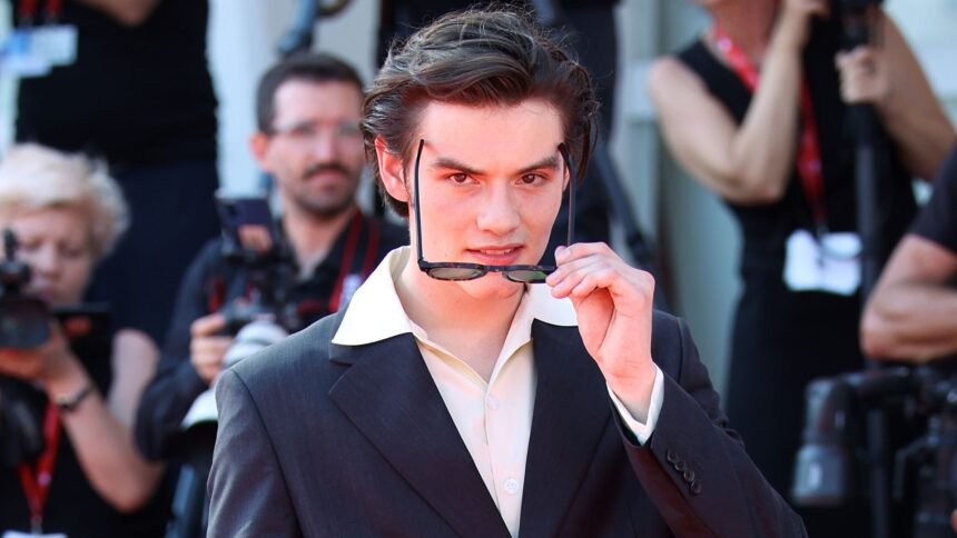 Louis Partridge Biography: Family, Movies, and Personal Life